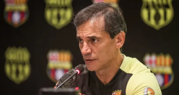 Fabián Bustos ha vuelto a tambalear como entrenador de Barcelona SC, luego que sonó en Independiente de Argentina