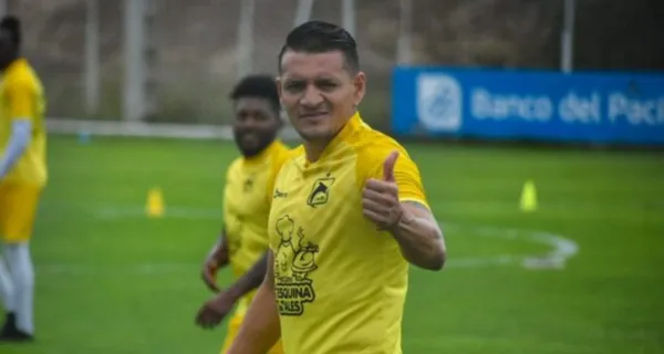 Fabián Bustos insiste en tener a Carlos Garcés en cancha pese a que no suma y es porque es su mimado pero Gonzalo Mastriani ha demostrado ser mejor delantero
