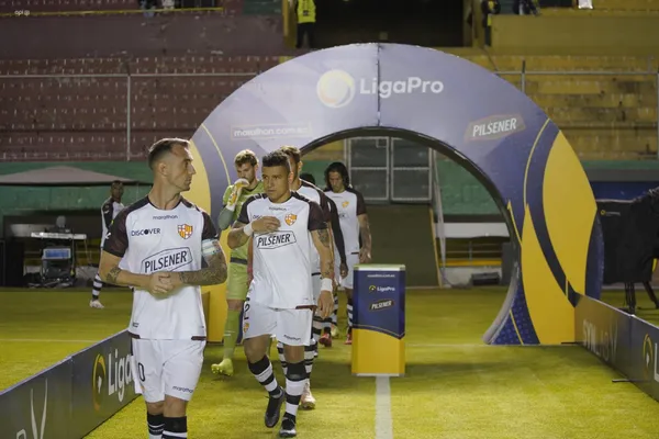 Fabián Bustos insiste en este jugador que tiene pésimo rendimiento