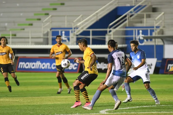 Fabián Bustos le dará la oportunidad a uno de sus nuevos refuerzos