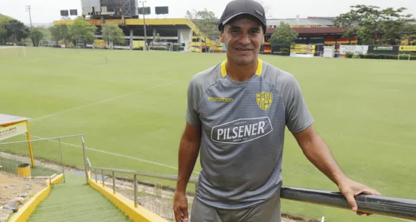 Fabián Bustos logró meter a Barcelona SC en octavos de final de Copa Libertadores, sin embargo un sector de hinchas critican la forma de jugar del entrenador