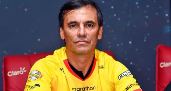 Fabián Bustos no quiere perder la etapa con Barcelona SC y antes que Emelec considera que el rival que está a su altura es Independiente del Valle aunque ambos estén en la punta de Liga Pro A