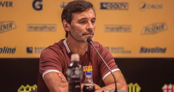 Fabián Bustos se molestó por una pregunta que le realizó un periodista