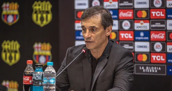 Fabián Bustos no supo qué inventarse para tapar el flojo rendimiento de Barcelona SC