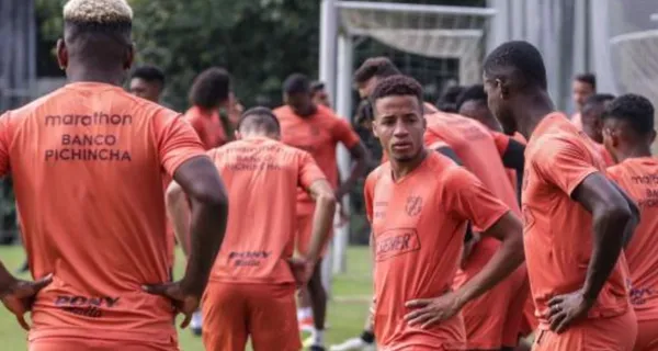 Fabián Bustos tiene entre sus nuevas tareas en Barcelona SC mirar a nuevos talentos en las canteras de Barcelona SC y llamó de golpe 9 jugadores