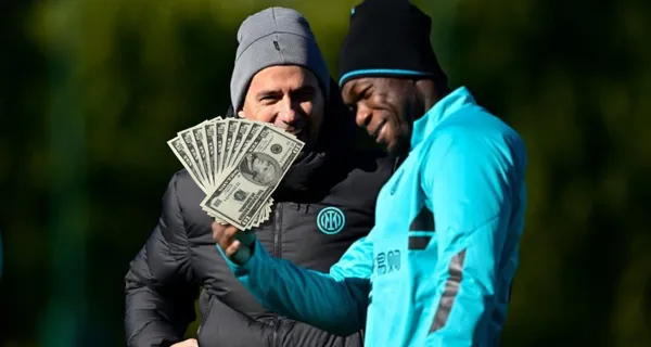 Felipe Caicedo estuvo por varios años en el fútbol pero ya que no tiene equipo mira lo que hace, tal parece el deporte quedó de lado