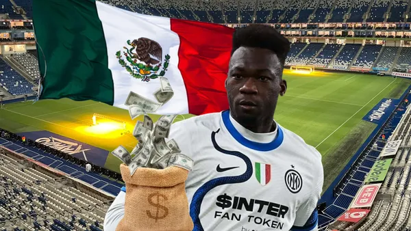 Felipe Caicedo impresionado, dinero, bandera de México. Foto tomada de: Expansión Política/El Telégrafo
