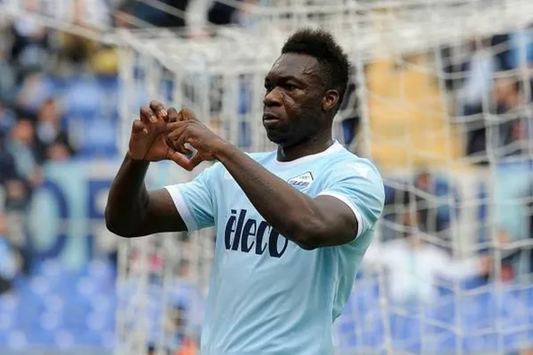 Felipe Caicedo nuevamente le salvo los muebles a la Lazio