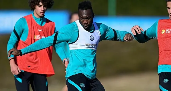 Felipe Caicedo no quiso tener minutos con la Selección Ecuatoriana y ahora el karma le cayó porque tampoco jugará en Inter, ni será protagonista