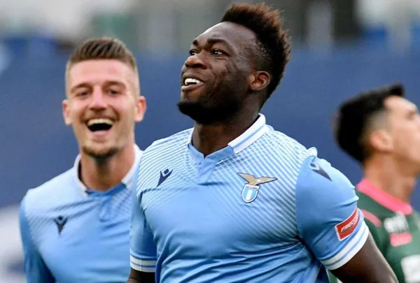 Felipe Caicedo volvió a mostrar el buen momento que atraviesa en la Lazio y le dio la victoria al último minuto
