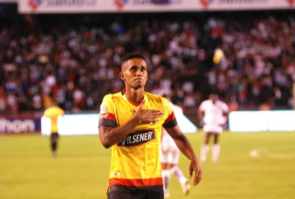 Fidel Martínez saldría del fútbol asiático