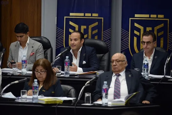 Francisco Egas dio a conocer que hay directivos que ganan mucho más que el propio presidente
