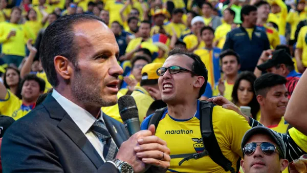 Francisco Egas y la hinchada