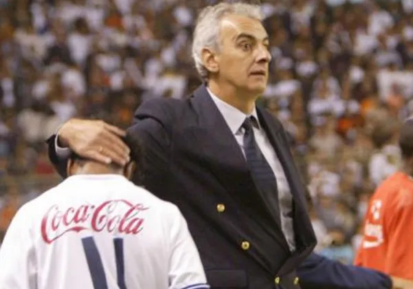 Franklin Salas viajó hasta el Sur del Continente para seguirse preparando como DT