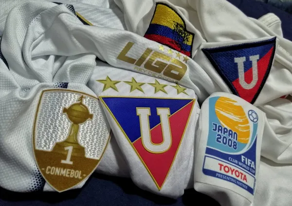 Fue campeón de la Copa Libertadores 2008 con Liga de Quito y ahora reparte comida a los más necesitados en otro país