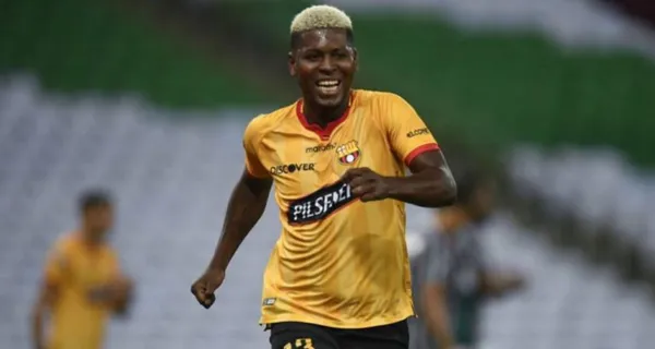 Gabriel Cortez junto con su abogado dieron una rueda de prensa, tras saber que Barcelona SC lo mantendrá en el equipo