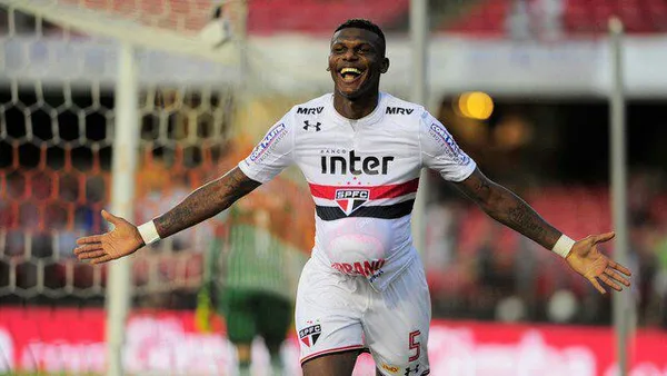 Gol de Robert Arboleda para la victoria de Sao Paulo