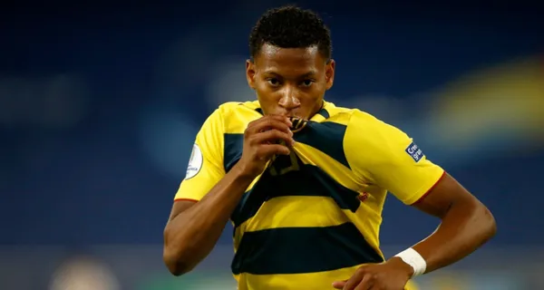 Gonzalo Plata deslumbra con su estilo de juego y la hinchada de la Selección Ecuatoriana deshace en elogios al joven jugador que se gana la chapa de ídolo dentro del plantel dejando atrás a otros tantos referentes