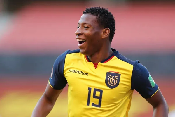 Gonzalo Plata es una de las prioridades del Granada que intentaría convencerlo con un jugoso salario