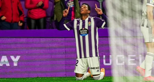 Gonzalo Plata se ha transformado en figura de Real Valladolid y también tiene el puesto de titular. Los hinchas no dudaron en felicitarlo y saben que tienen una joya en su club