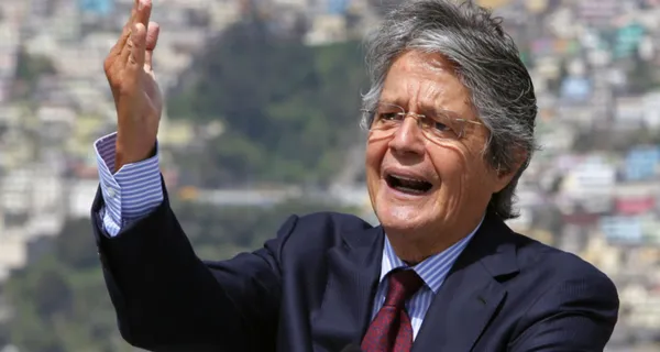 Guillermo Lasso decidió dar a conocer que Emelec tiene una deuda grande con el Estado y deberá pagarla. Por su parte apareció el Mandatario apoyando a Barcelona SC