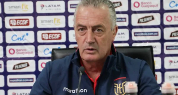 Gustavo Alfaro alineó a José Hurtado en la Selección Ecuatoriana pese a que era debutante. El entrenador no arriesgó ante Chile y regaló el primer tiempo. Ya en rueda de prensa dicidió justificar sus decisiones que costaron el resultado