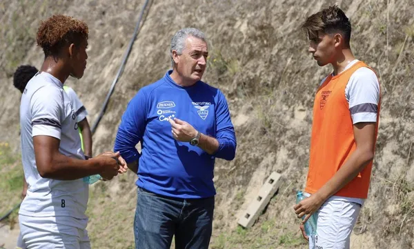 Gustavo Alfaro alista su lista de convocados