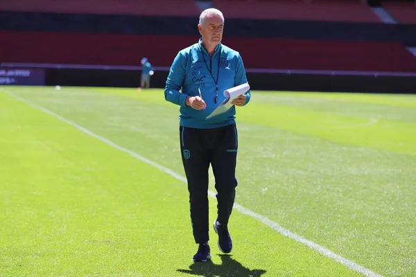 Gustavo Alfaro cumple con un micro ciclo con 24 jugadores