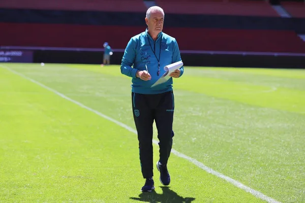 Gustavo Alfaro no dudó en elogiar a un referente de la Selección de Ecuador que mostró un gran nivel y su amor por la camiseta tricolor