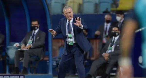 Gustavo Alfaro ha empezado a recibir críticas por parte de la hinchada ecuatoriana, debido a su planteamiento en Copa América