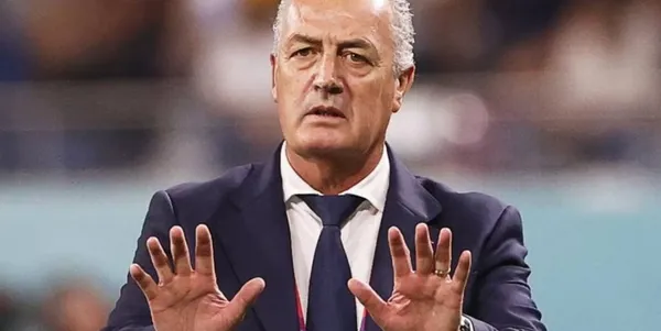 Gustavo Alfaro lo convocó y a raíz de esto el jugador quedó salado