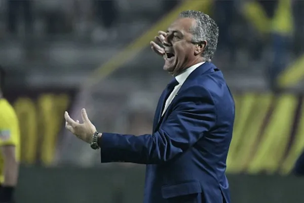 Gustavo Alfaro pone en alerta a sus jugadores