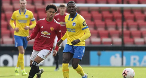 Gustavo Alfaro tiene mucha fe en Moisés Caicedo, mediocentro ecuatoriano, y sabe que puede triunfar en Europa por lo que le da recomendaciones