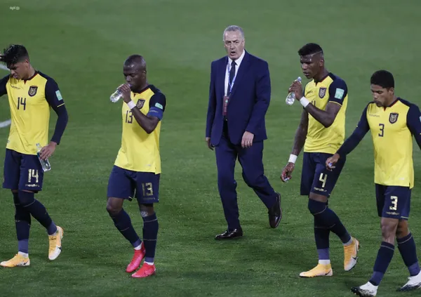 Gustavo Alfaro trabaja sobre la hora para enfrentar a la selección Uruguaya