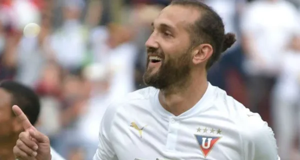 Hernán Barcos está en Alianza Lima y podría tener de compañero a un ecuatoriano