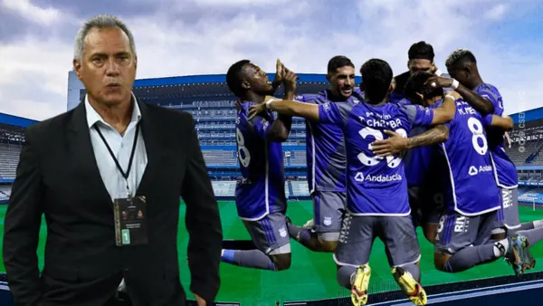 Hernán Torres y los jugadores de Emelec en el Capwell (Foto tomada de: Primicias/API/Extra)