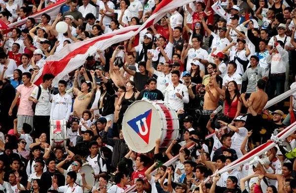 Hinchas de Liga de Quito cargaron contra Club Sport Emelec.