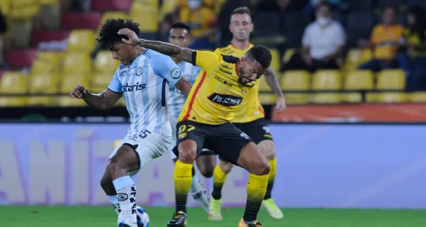 Hubo penal para Barcelona SC y Carlos Tévez quiso patearlo, así le respondió Damián Díaz