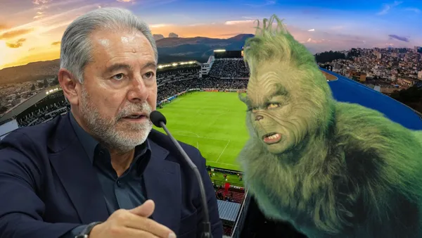 Isaac Álvarez y el Grinch (Foto tomada de: Liga de Quito)