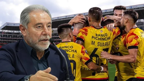 Isaac Álvarez y jugadores de Barcelona SC (Foto tomada de: Wikipedia/Liga de Quito/API)