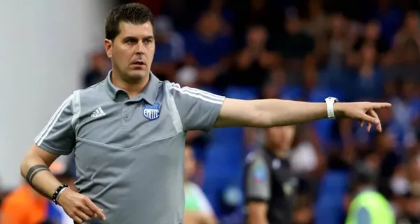 Ismael Rescalvo es criticado por los hinchas de Emelec y aunque Neme mostró su apoyo hay una foto que hace dudar de los mismo