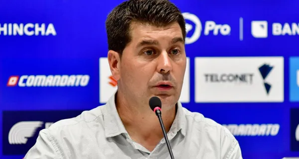 Ismael Rescalvo está próximo a terminar su contrato con Emelec y aunque es la primera opción para seguir en el cargo, habría una condición a cumplir y que está encaminada