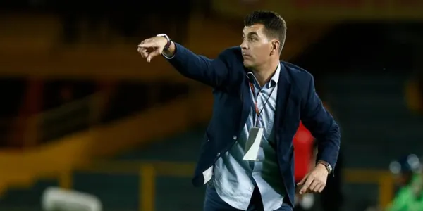 Ismael Rescalvo hizo el ridículo en plena rueda de prensa, mira lo que hizo