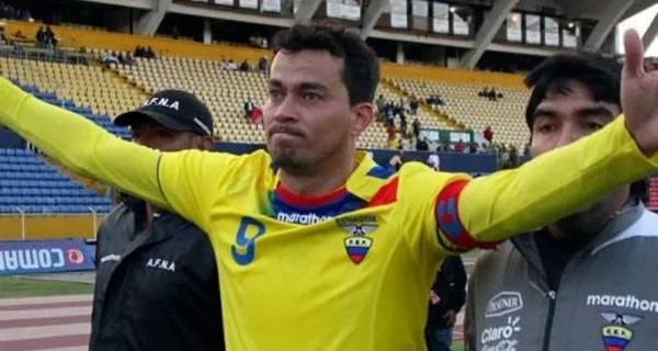 Iván Kaviedes vuelve a alborotar las redes sociales. Apareció en un equipo ecuatoriano y le dieron la bienvenida