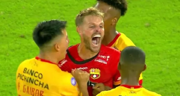 Javier Burrai fue el mejor de Barcelona SC y hasta hizo llorar a un jugador de Mushuc Runa