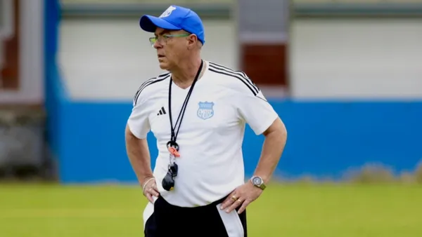 Jorge Célico habla ante los medios como sirector técnico de Emelec por primera vez