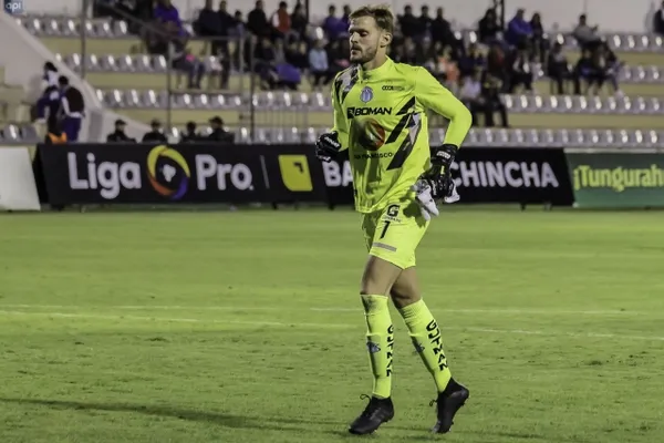 Jorge Salazar, directivo de Macará, habló sobre el futuro de su arquero estrella y la posibilidad que tiene para cambiar de equipo