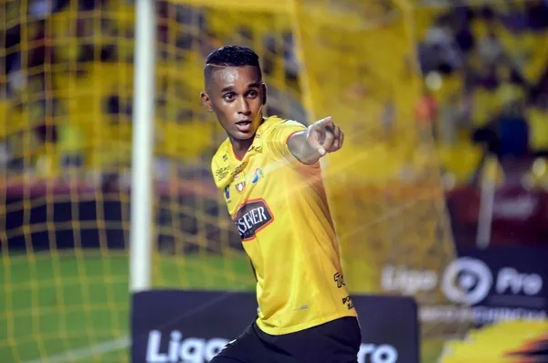 José Francisco Cevallos reveló que rechazaron una oferta por Martínez pues es pieza clave para la próxima Libertadores