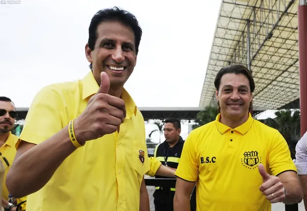 José Francisco Cevallos y Alfaro Moreno están en la disputa por la presidencia de Barcelona SC y, según las encuestas, Cevallos lleva ventaja