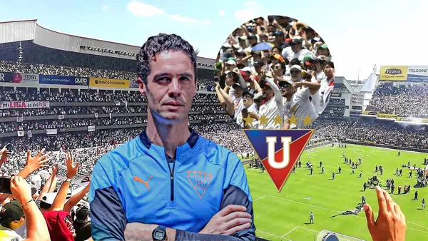 Josep Alcácer en el estadio de LDU con los hinchas Albos